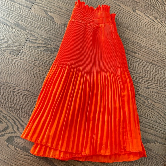 Pleated mini skirt - Picture 2 of 3